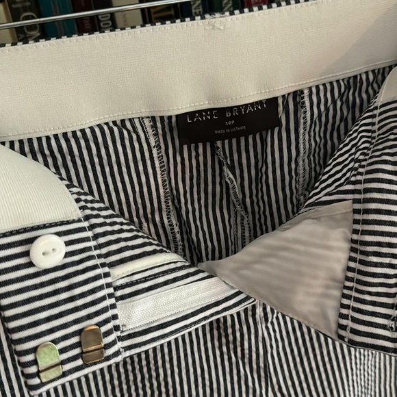 18P Lane Bryant seersucker cropped pants - Picture 2 of 3